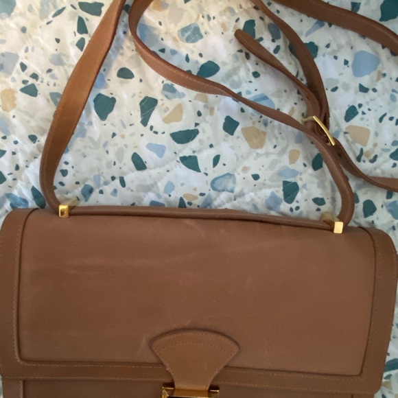 Elegant Brown Leather Shoulder Bag - Picture 4 of 9